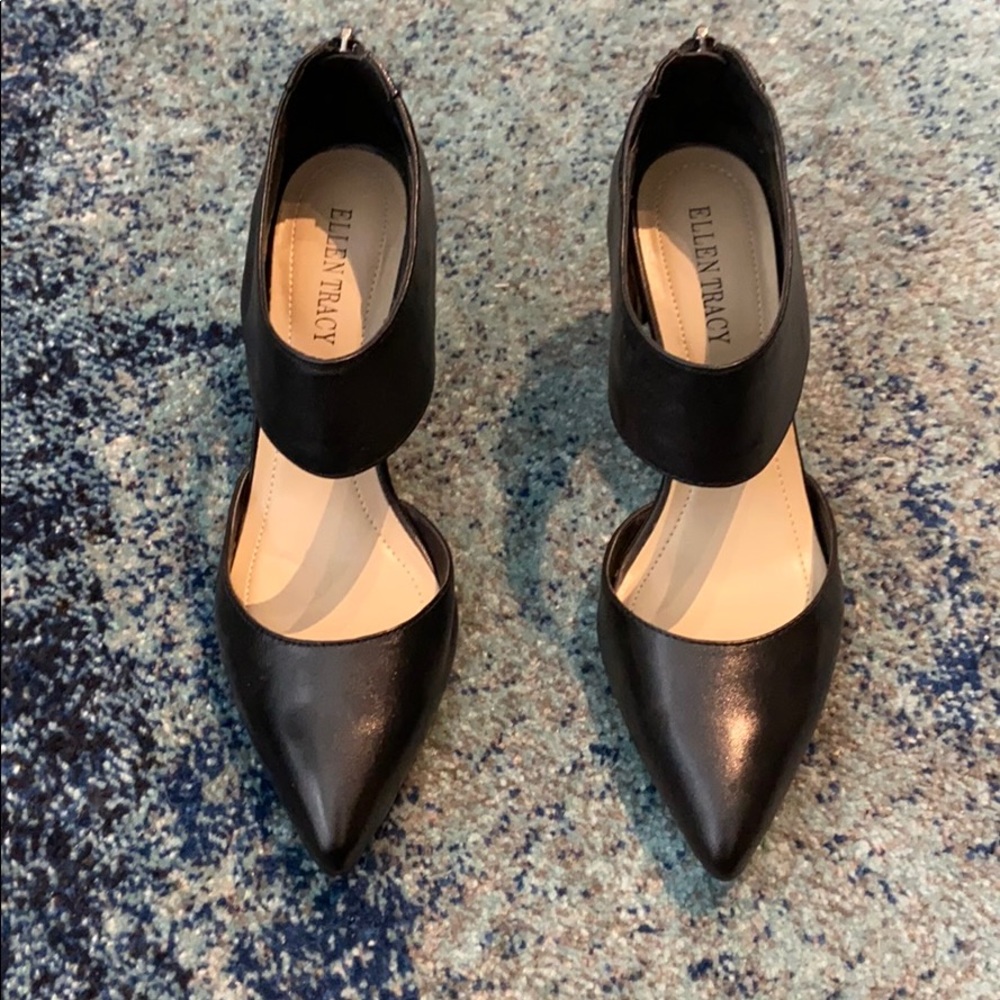 Ellen Tracy pumps